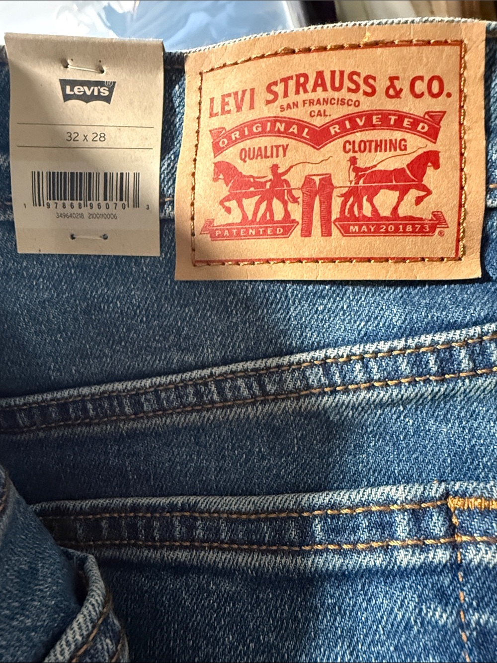 Levi's - Women's Wedgie Straight Jeans - Medium Wash - Picture 7 of 12